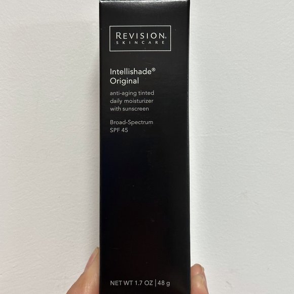 Revision Intellishade Original Anti-Aging Tinted Moisturizer SPF 45 Cream 1.7 oz - Picture 2 of 5
